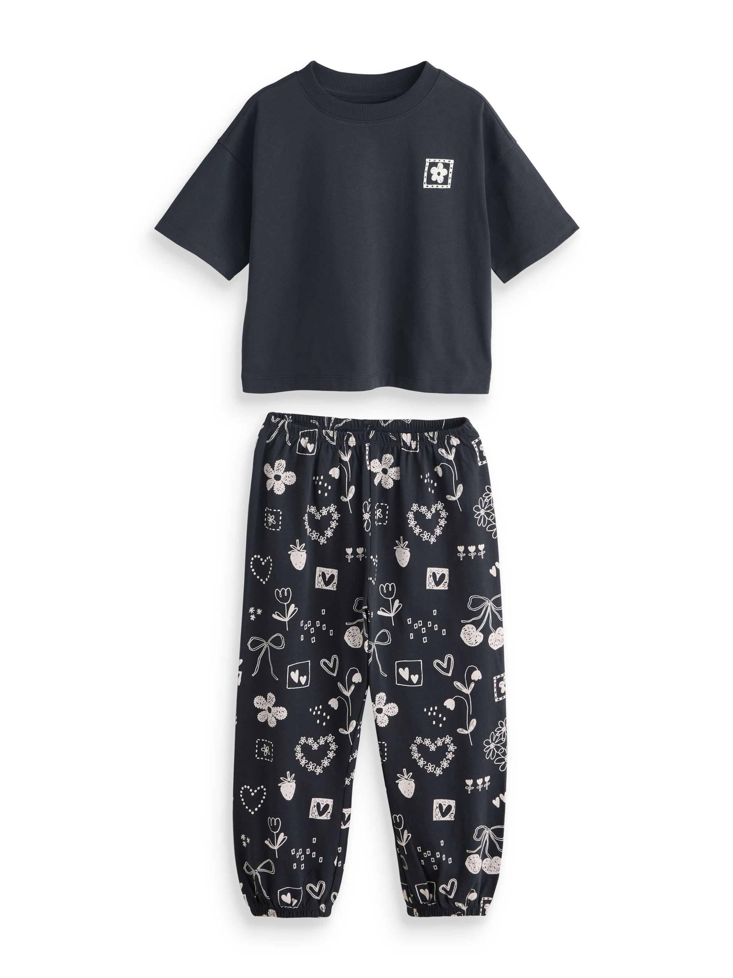 Next Yöpuku värissä musta