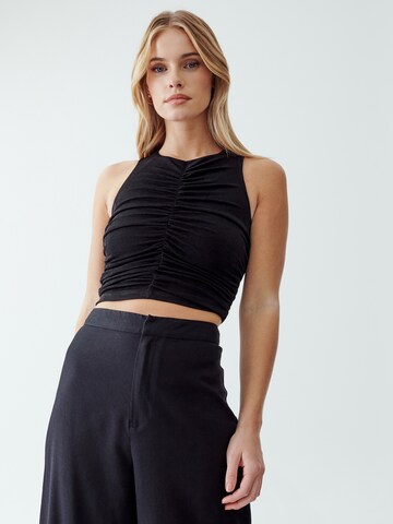 Calli Top in Black: front