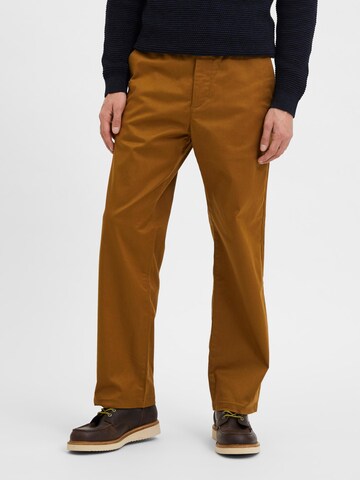 Loosefit Pantalon chino 'Salford' SELECTED HOMME en marron : devant