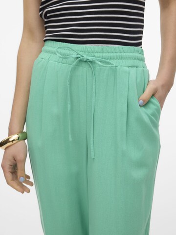 Loosefit Pantaloni 'JESMILO' di VERO MODA in verde