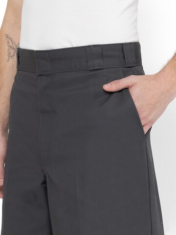 Regular Pantalon à plis DICKIES en gris