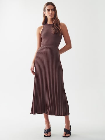 Willa Stickad klänning 'LYRIC' i brun: framsida
