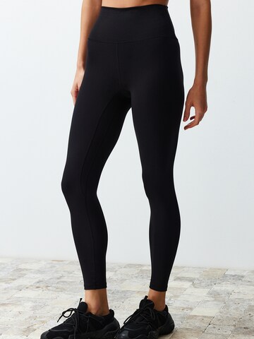 Trendyol Skinny Leggings in Zwart: voorkant