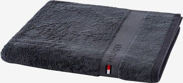 Serviette de douche 'Legend' TOMMY HILFIGER en gris : devant