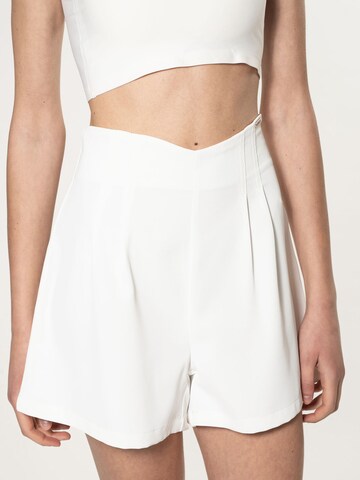 Wide leg Pantaloni con pieghe di Influencer in bianco