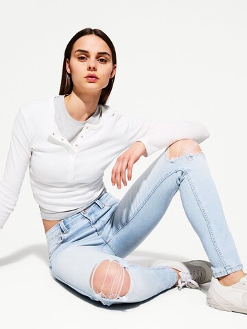Bershka Skinny Fit Дънки в синьо: отпред