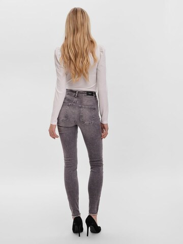 VERO MODA Skinny Farkut 'Peach' värissä harmaa