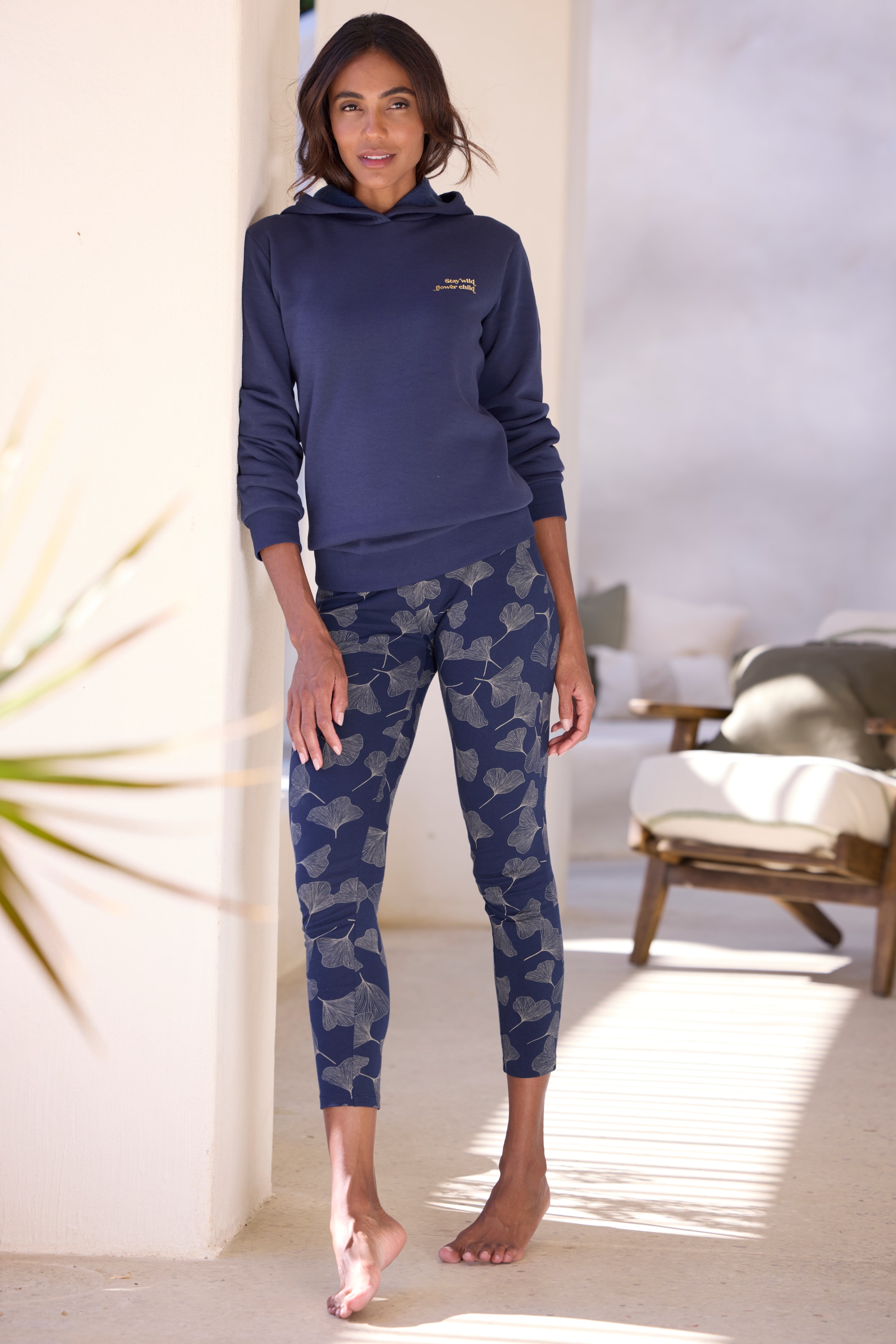 LASCANA Sweatshirt in Blue: front