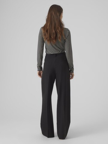 Wide Leg Pantalon à pince 'TROIAN' VERO MODA en noir