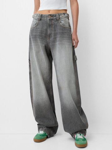 Wide leg Jeans di Bershka in grigio: frontale