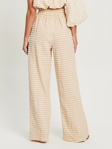 Wide Leg Pantalon The Fated en beige : derrière