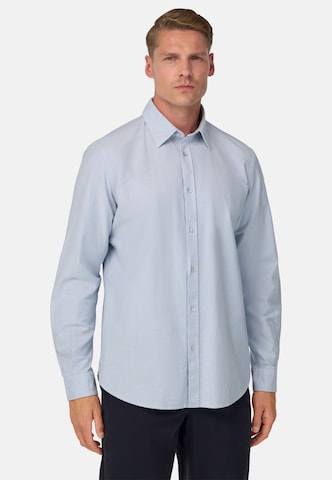 Coupe regular Chemise Boggi Milano en bleu : devant