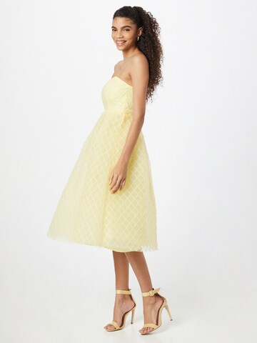 True Decadence - Vestido de cocktail em amarelo