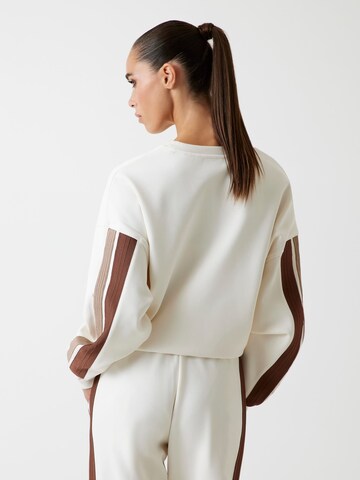 GUESS Sweatshirt in Weiß