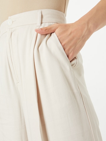 Wide leg Pantaloni cutați 'Leo' de la Gina Tricot pe gri