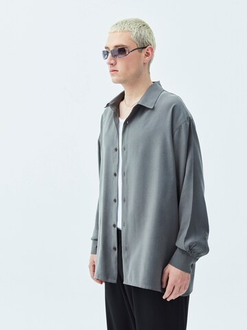VAMOS CLO Comfort fit Button Up Shirt 'Oceanside' in Grey