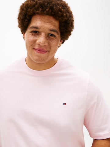 T-Shirt 'ESS SEASONAL' Tommy Hilfiger Big & Tall en rose