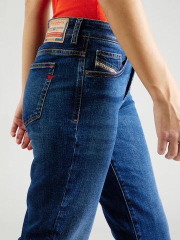 DIESEL جينز واسع جينز '1989 D-MINE' بلون أزرق