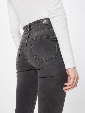 LTB Slimfit Jeans 'Amy' in Schwarz