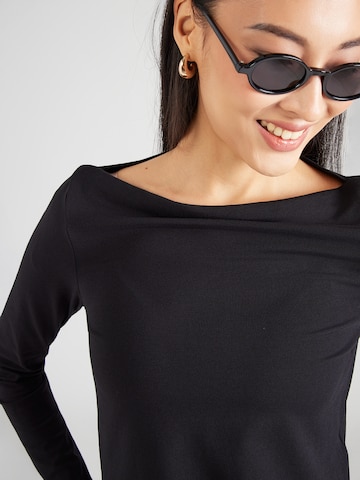 ONLY - Camiseta 'ONLKISS' en negro