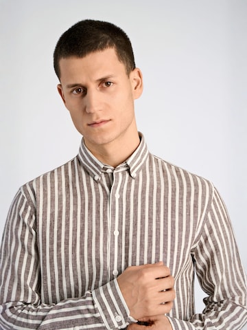 Coupe regular Chemise Lindbergh en marron