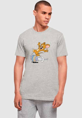 ABSOLUTE CULT Shirt 'Tom and Jerry - Egg Run' in Grijs: voorkant