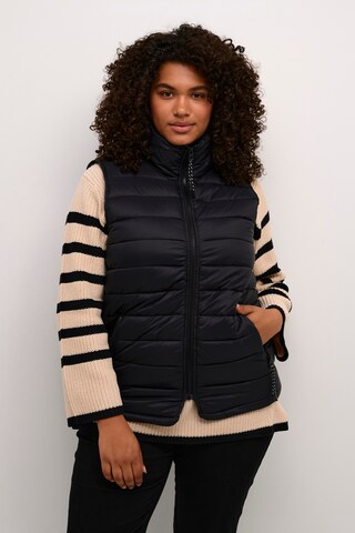 KAFFE CURVE Bodywarmer 'Lina' in Zwart: voorkant