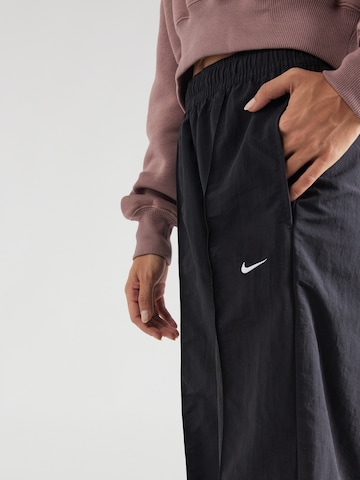 Nike Sportswear Широки крачоли Панталон с ръб в черно