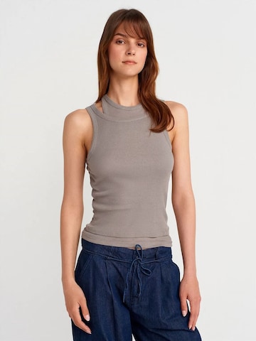 Dilvin Top in Grey: front