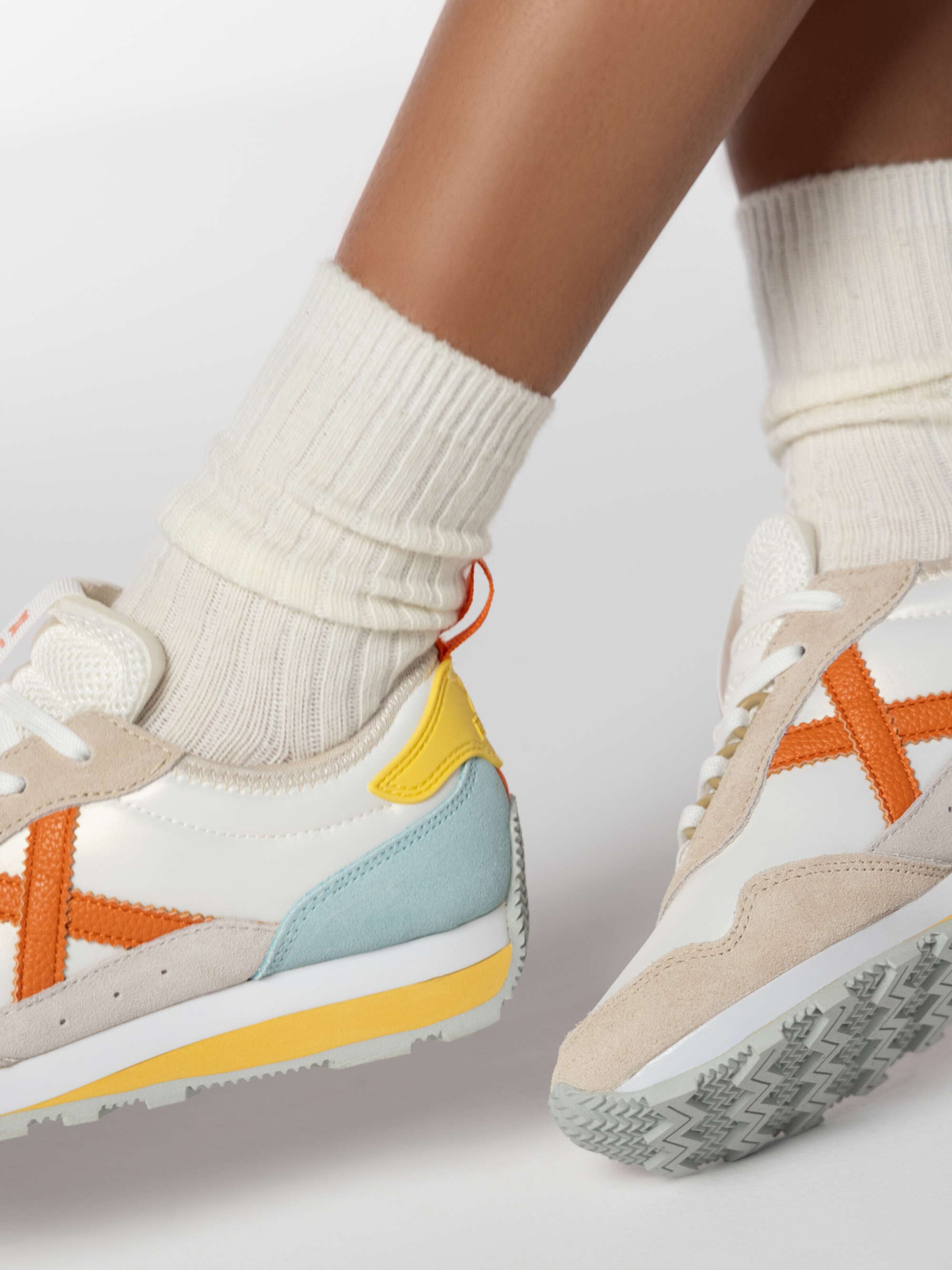 MUNICH Sneaker low 'UM' i hvid