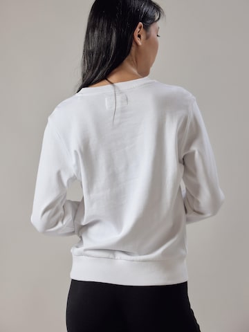 OWN Off With Nature Sweatshirt 'Felpa Girocollo'‌‌‌‌‌‌‌‌ in Weiß