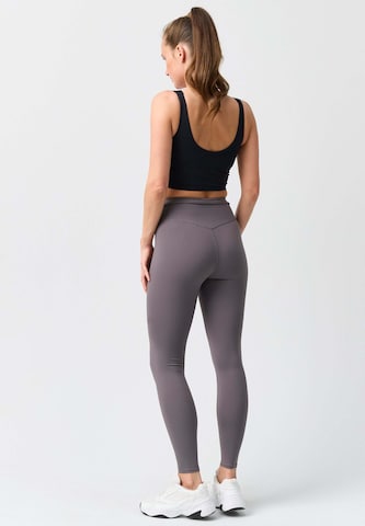 OCEANSAPART Skinny Fit Клин 'Gianna' в сиво
