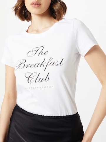 EINSTEIN & NEWTON T-shirt 'Breakfast Club' i vit