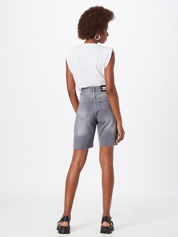 Dr. Denim Regular Shorts in Grau