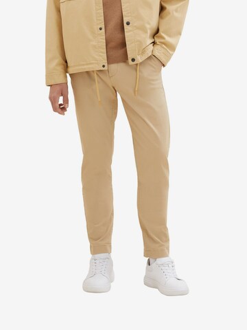 Coupe slim Pantalon chino TOM TAILOR en beige : devant