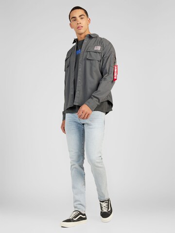 ALPHA INDUSTRIES Regular Fit Overgangsjakke 'Urban Military' i grå