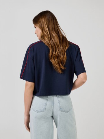 FC BAYERN MÜNCHEN Cropped T-Shirt Essentials in Blau