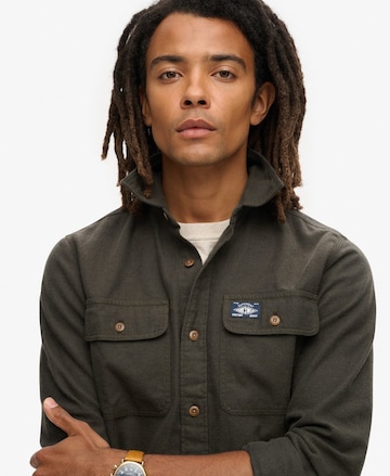 Coupe regular Chemise 'Trailsman' Superdry en vert