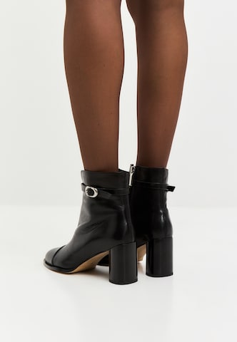 CESARE GASPARI Stiefelette in Schwarz