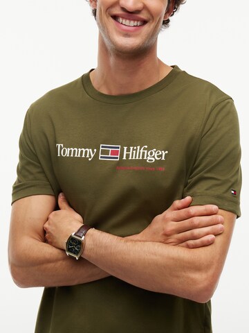 TOMMY HILFIGER Тениска 'Brand Love' в зелено