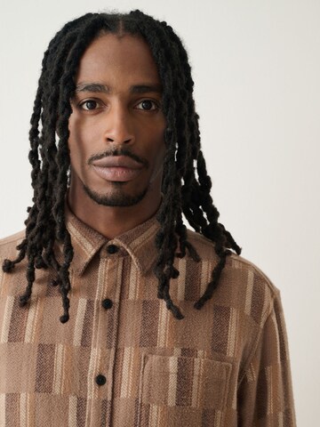 Next Regular Fit Hemd in Braun