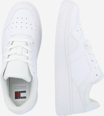 Baskets basses 'Retro Basket Ess Meg 3A3' Tommy Jeans en blanc