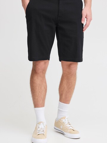 !Solid - regular Pantalón chino ' KARLO ' en negro: frente
