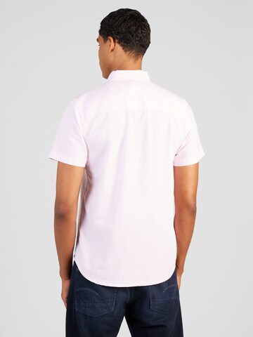 Coupe regular Chemise BURTON MENSWEAR LONDON en rose