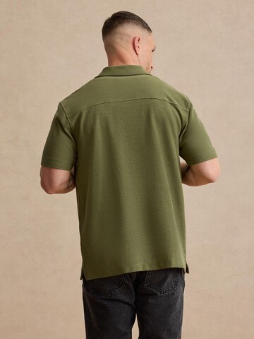 žalia DAN FOX APPAREL Standartinis modelis Marškiniai 'Leon'