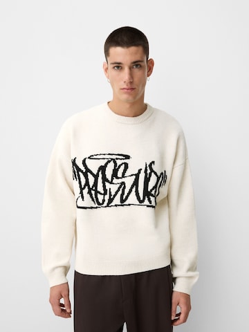 BershkaPulover - bijela boja: prednji dio