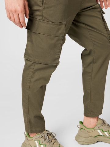 Only & Sons Ozke Kargo hlače 'Rod' | zelena barva