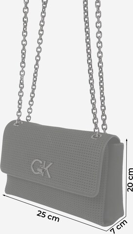 Calvin Klein Τσάντα ώμου 'Re-Lock' σε μαύρο