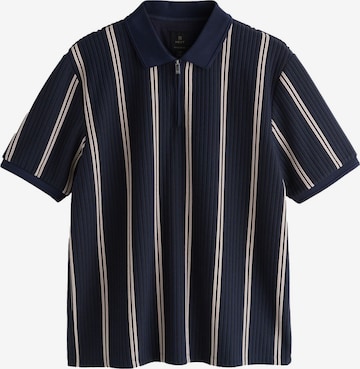 Next Тениска в синьо: отпред