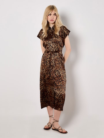 Robe ' ' Apricot en marron : devant